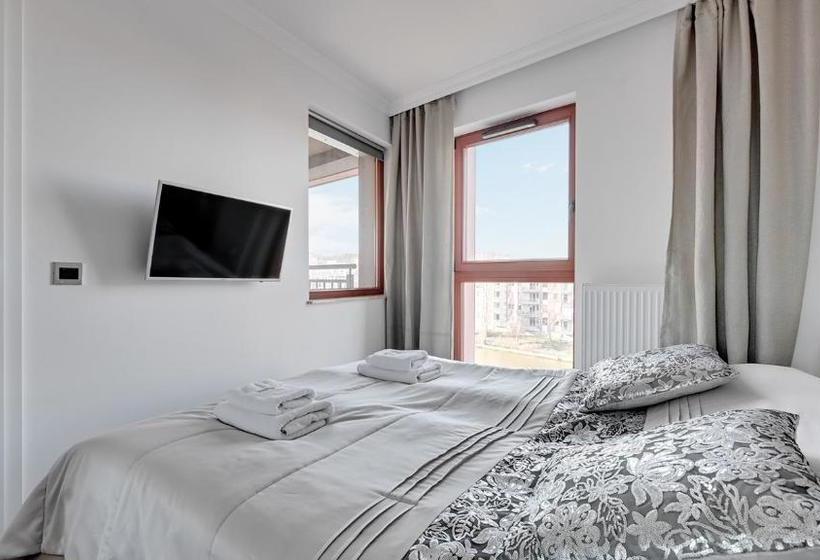 Frey Homes Waterlane Glamour Swimming Pool & Spa