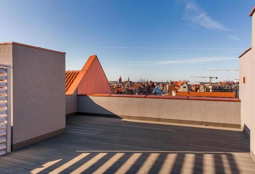 Frey Homes Waterlane Glamour Swimming Pool & Spa