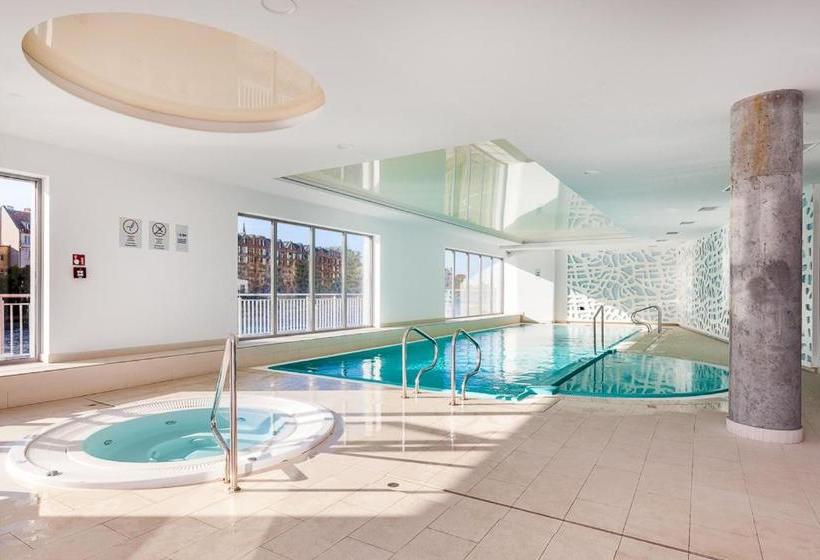 Frey Homes Waterlane Glamour Swimming Pool & Spa
