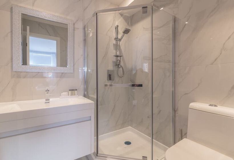 Parc Avenue Residence Mile End