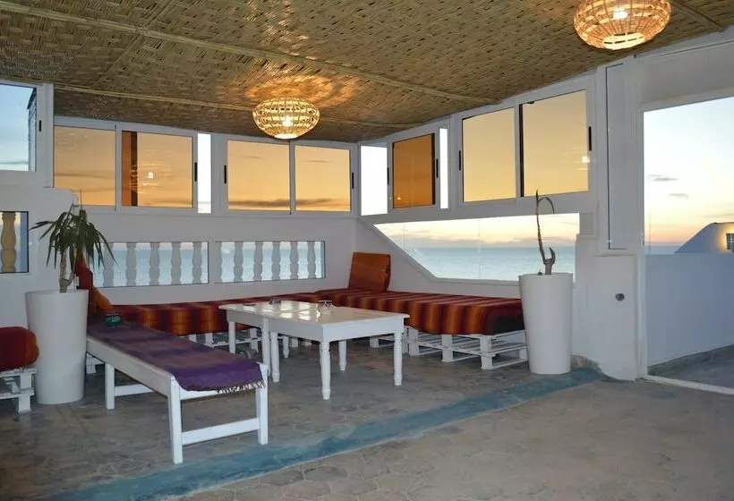 ペンション Mouja Surf Camp