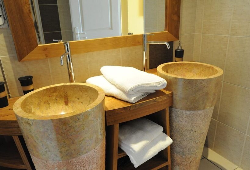 پانسیون Leu Bleu Austral