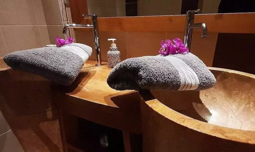 پانسیون Leu Bleu Austral