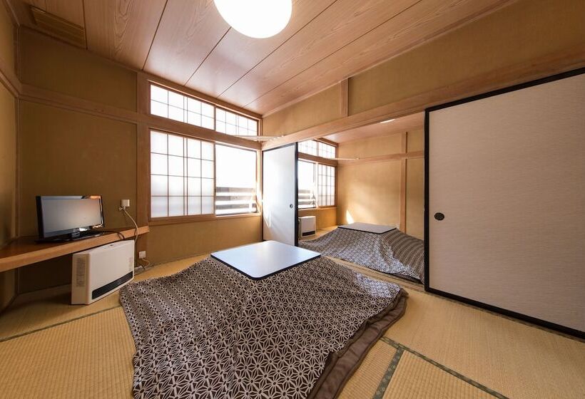 بنسيون Uenohara Lodge Yamanoie