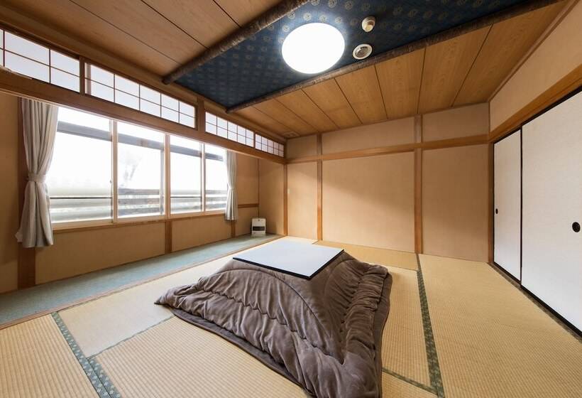 بنسيون Uenohara Lodge Yamanoie