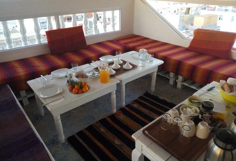 פנסיון Mouja Surf Camp