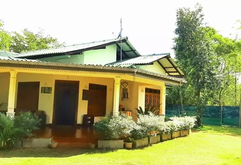 Majatalo Priya Homestay Kandalama