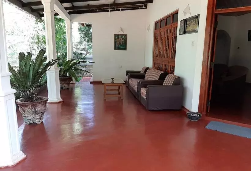 Majatalo Priya Homestay Kandalama