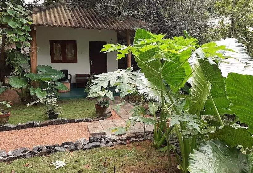Majatalo Priya Homestay Kandalama