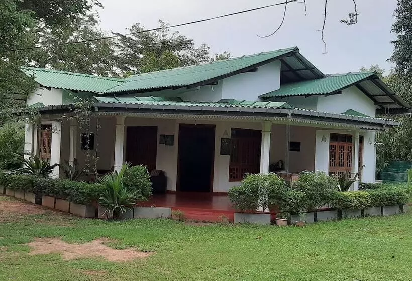 Majatalo Priya Homestay Kandalama
