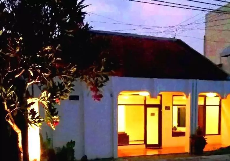 ペンション Wisma Wanawiyata