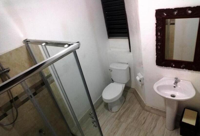 Hostel Escolta's Homey Lodge