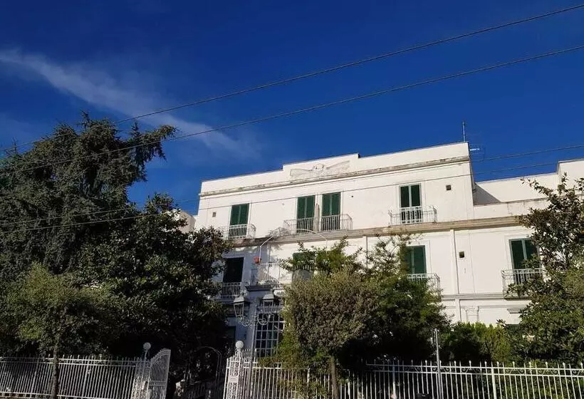 Hotelli Albergo Santa Teresa