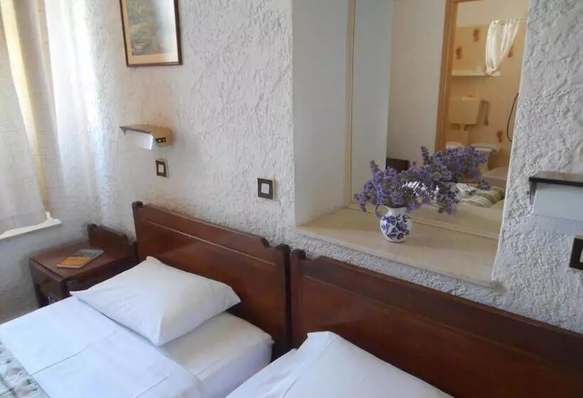 Hotel Pythais