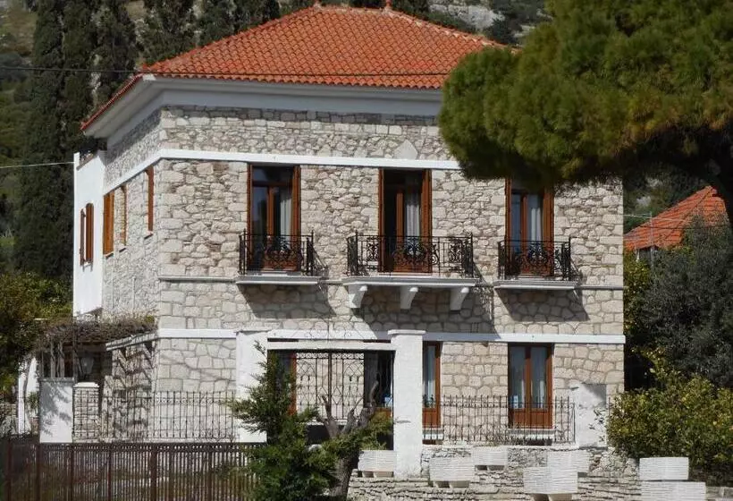 Hotel Pythais
