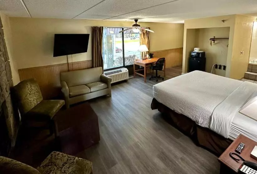 酒店 Clarion Inn & Suites Near The Leconte Center Pigeon Forge