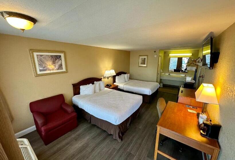 فندق Clarion Inn & Suites Near The Leconte Center Pigeon Forge
