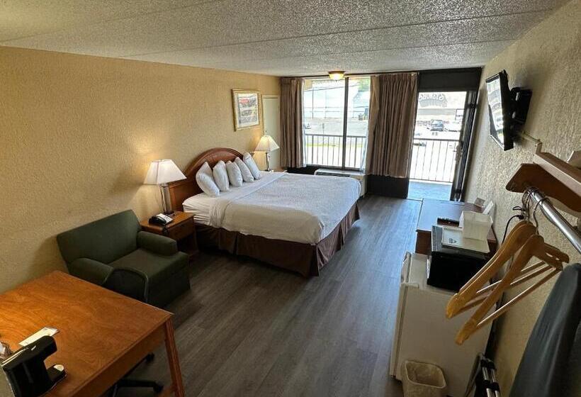 فندق Clarion Inn & Suites Near The Leconte Center Pigeon Forge