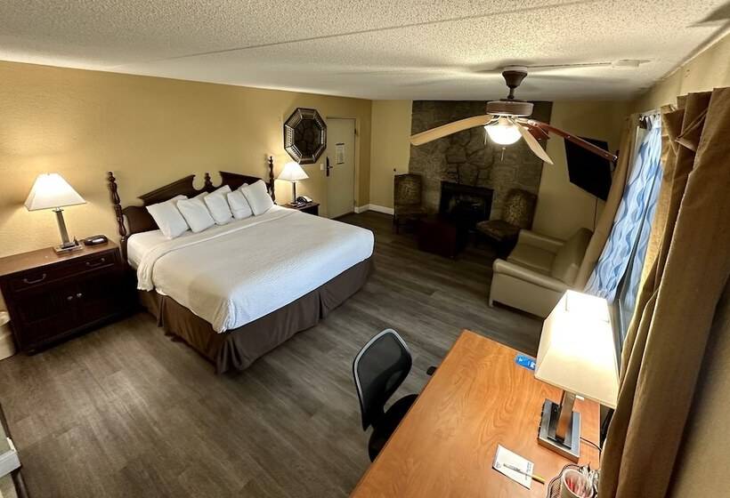 فندق Clarion Inn & Suites Near The Leconte Center Pigeon Forge