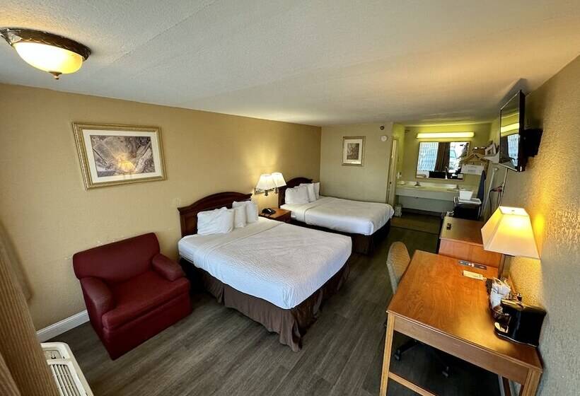 فندق Clarion Inn & Suites Near The Leconte Center Pigeon Forge