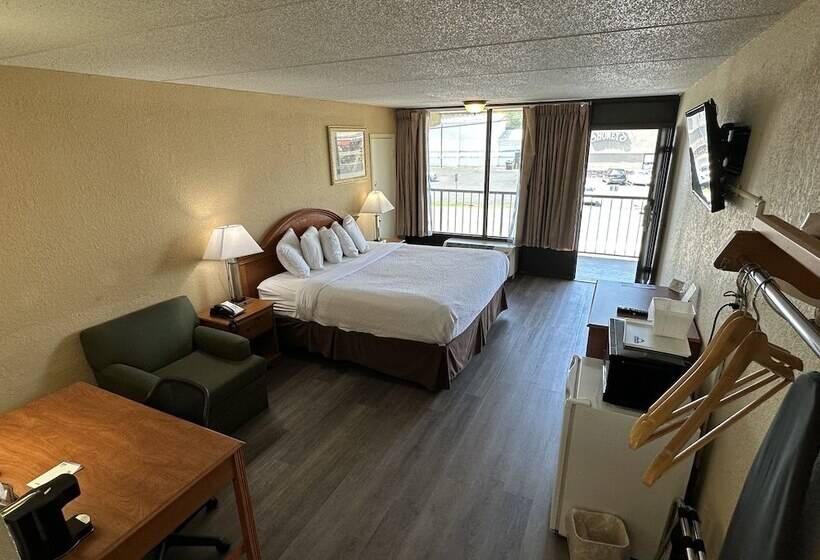 فندق Clarion Inn & Suites Near The Leconte Center Pigeon Forge