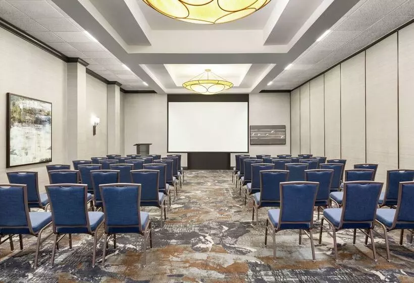 Doubletree By Hilton Hotel Jackson