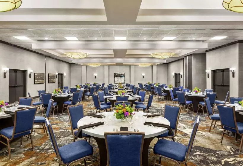 Doubletree By Hilton Hotel Jackson