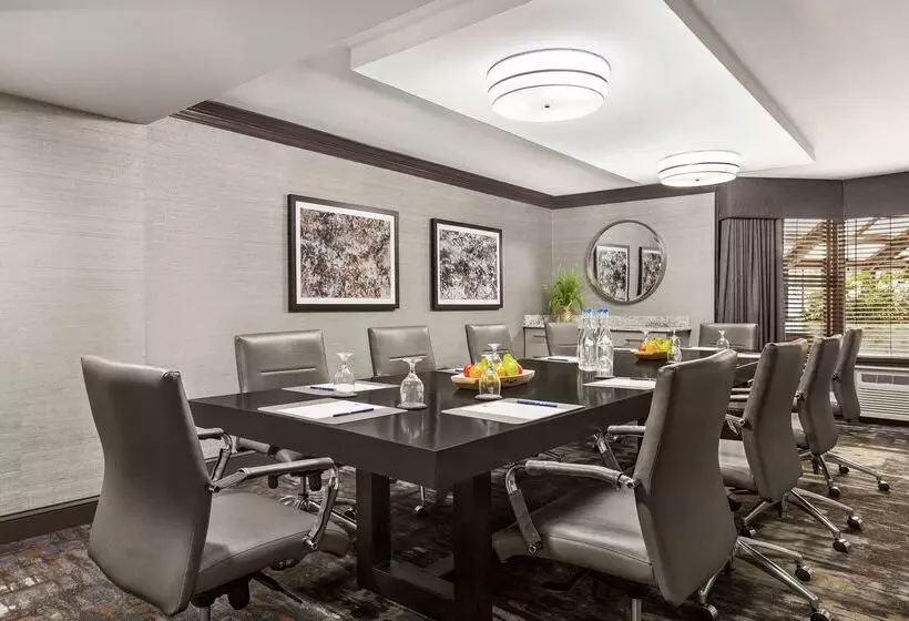 Doubletree By Hilton Hotel Jackson