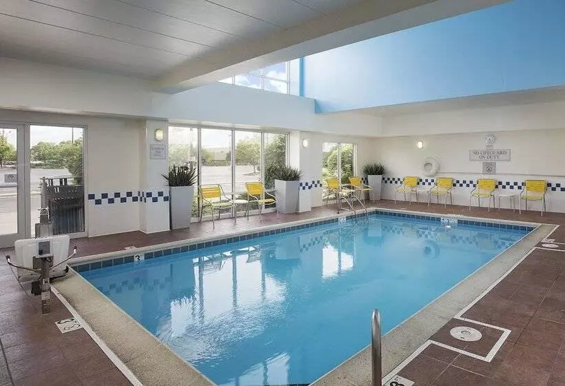 Отель Fairfield Inn & Suites Chicago Midway Airport