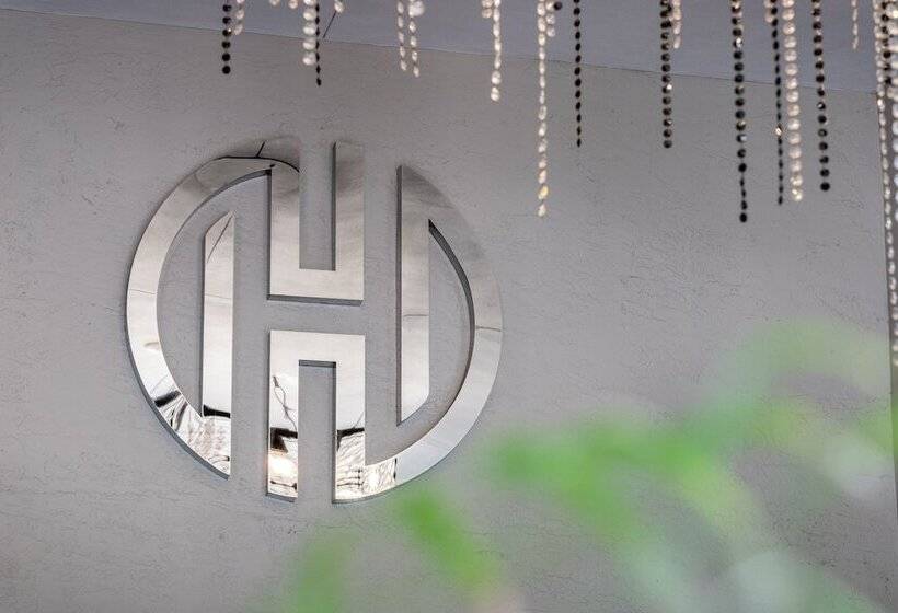 Fortune House Hotel Suites