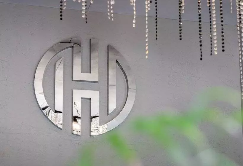 Fortune House Hotel Suites