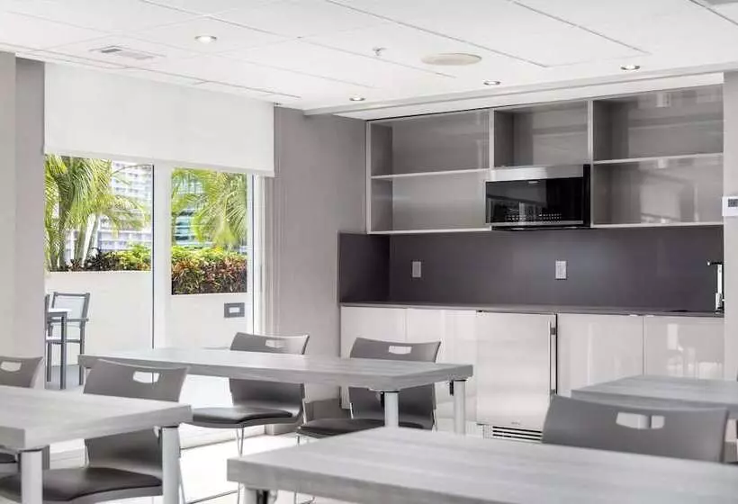 Fortune House Hotel Suites