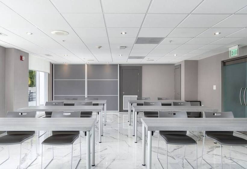 Fortune House Hotel Suites