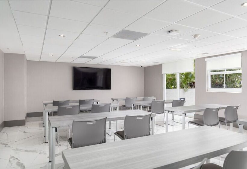 Fortune House Hotel Suites