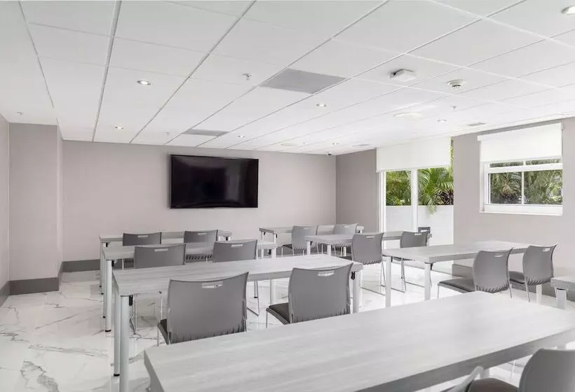 Fortune House Hotel Suites