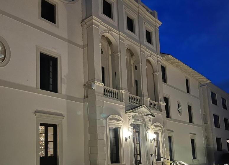 酒店 Geneva On The Lake Boutique Resort