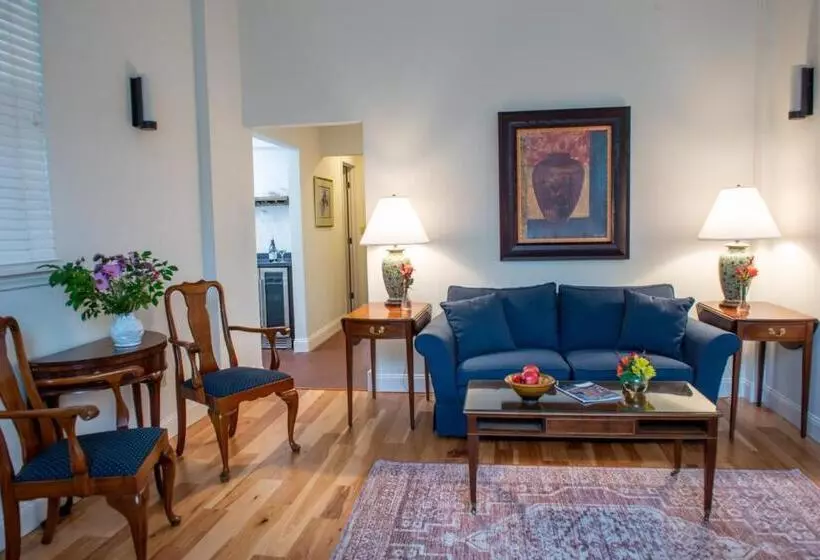 호텔 Geneva On The Lake Boutique Resort