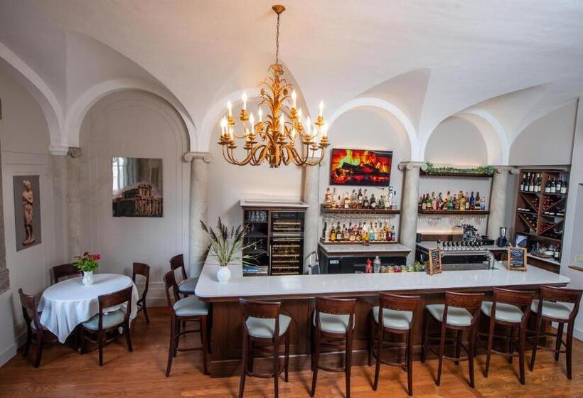 酒店 Geneva On The Lake Boutique Resort