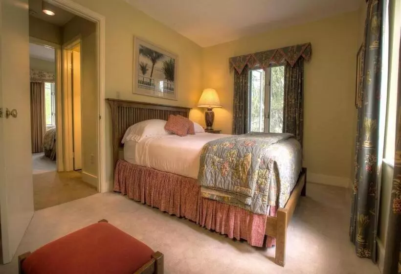 호텔 Geneva On The Lake Boutique Resort