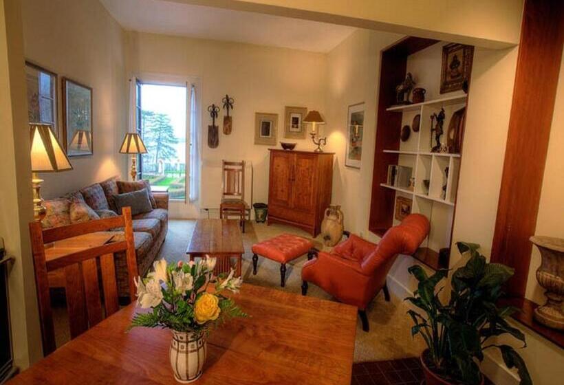 酒店 Geneva On The Lake Boutique Resort