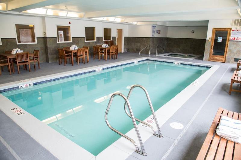 فندق Gray Wolf Inn & Suites