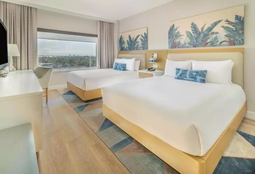 Отель Radisson Resort Miami Beach