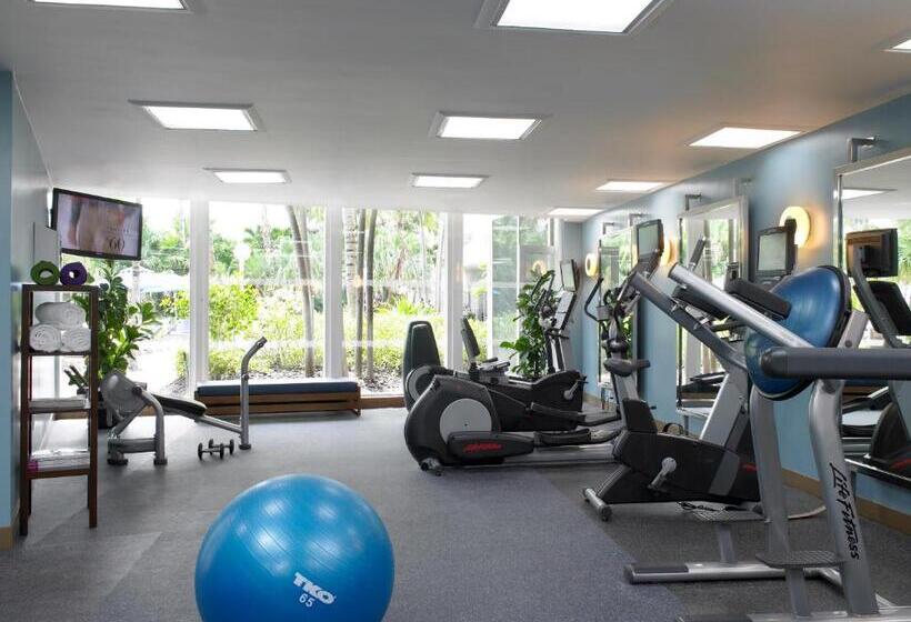 فندق Radisson Resort Miami Beach