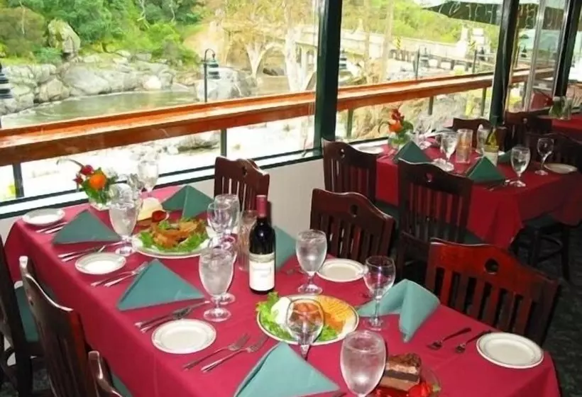 Hotelli The Gateway Restaurant & Lodge