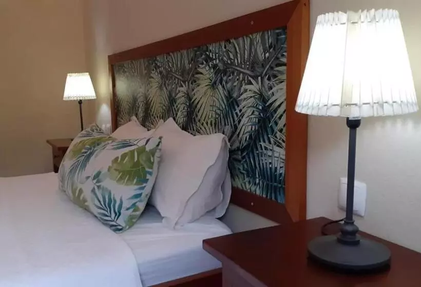 هتل Emoyeni Gardens