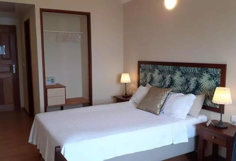 هتل Emoyeni Gardens