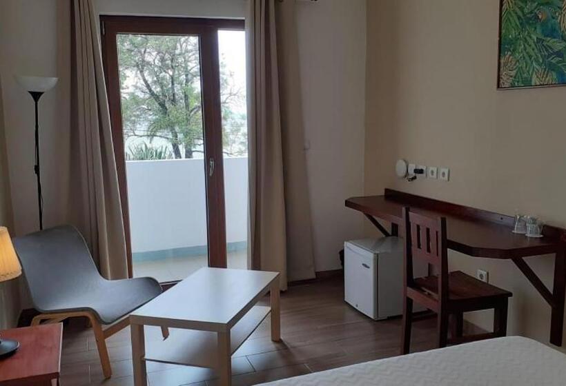 هتل Emoyeni Gardens