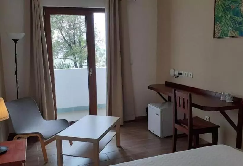 هتل Emoyeni Gardens