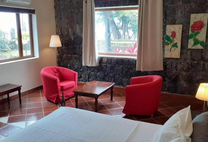 هتل Emoyeni Gardens