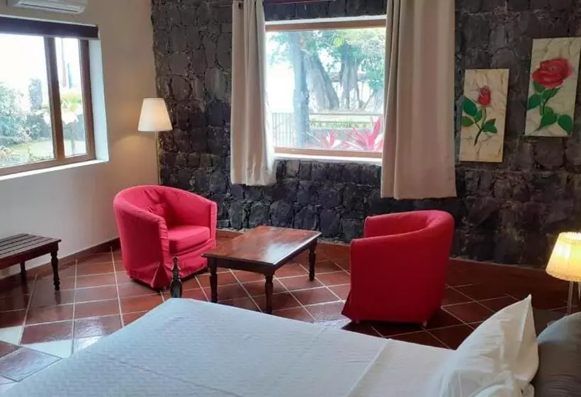 هتل Emoyeni Gardens